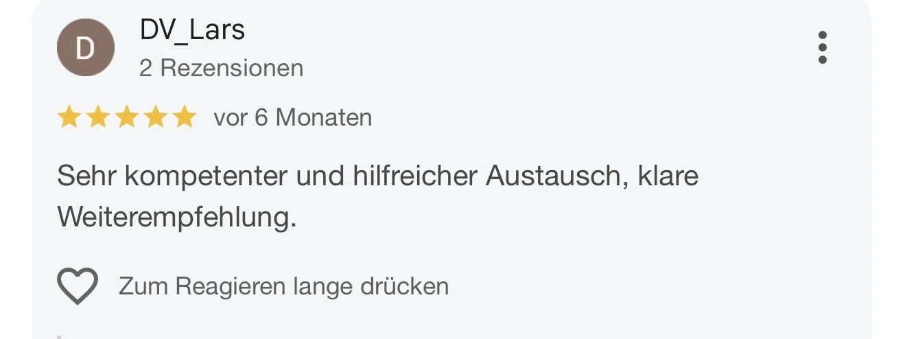 Screenshot einer Bewertungsseite mit einer 5-Sterne-Bewertung und einer Rezension auf Deutsch.