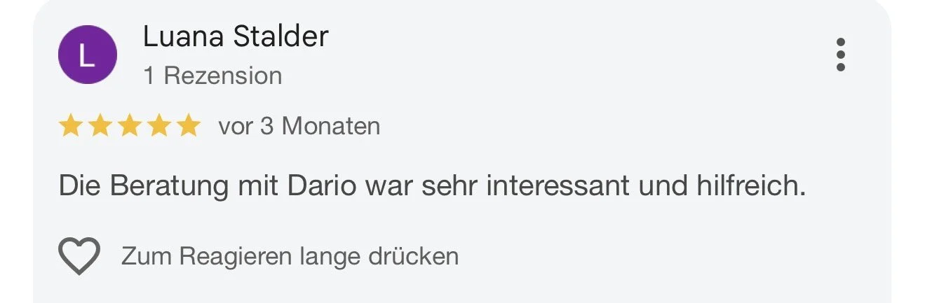 Screenshot eines Google-Rezensionsprofils mit dem Namen Luana Stalder, einer 5-Sterne-Bewertung, einer Rezension, die die Beratung mit Dario als sehr interessant und hilfreich beschreibt, und einer Option, um lange auf das Herzsymbol zu drücken, um z