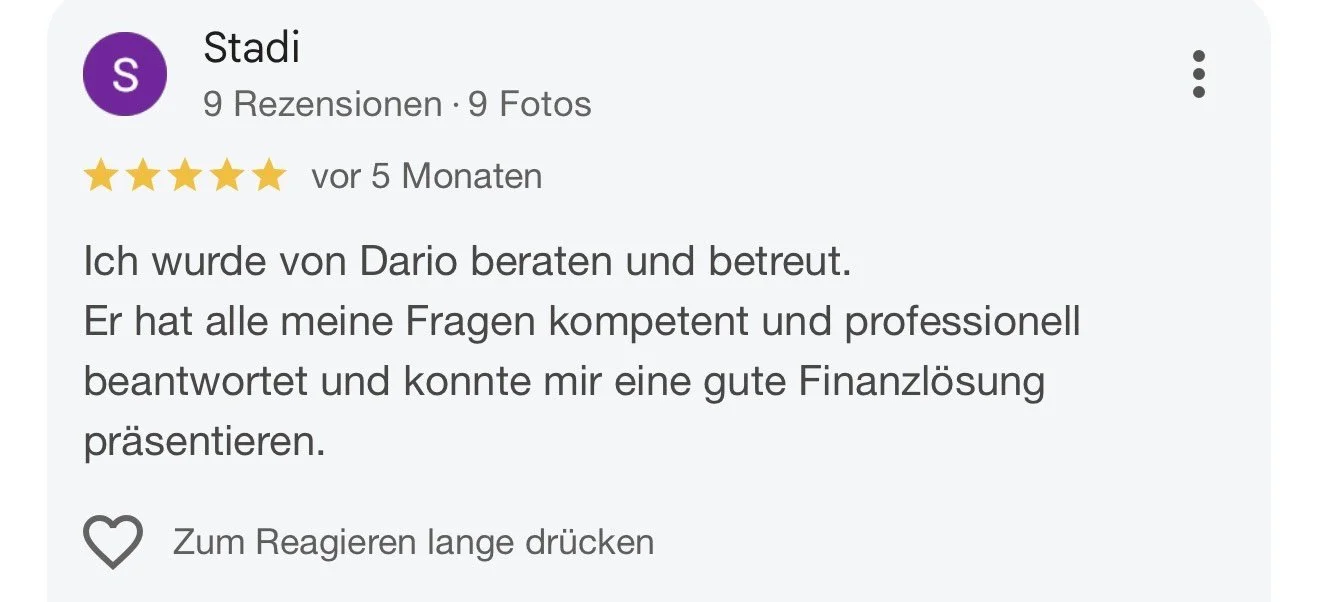 Bewertung mit fünf Sternen, Kundenrezension auf Deutsch, die einen Berater namens Dario lobt, der kompetent Fragen beantwortet und eine gute Finanzlösung präsentiert.