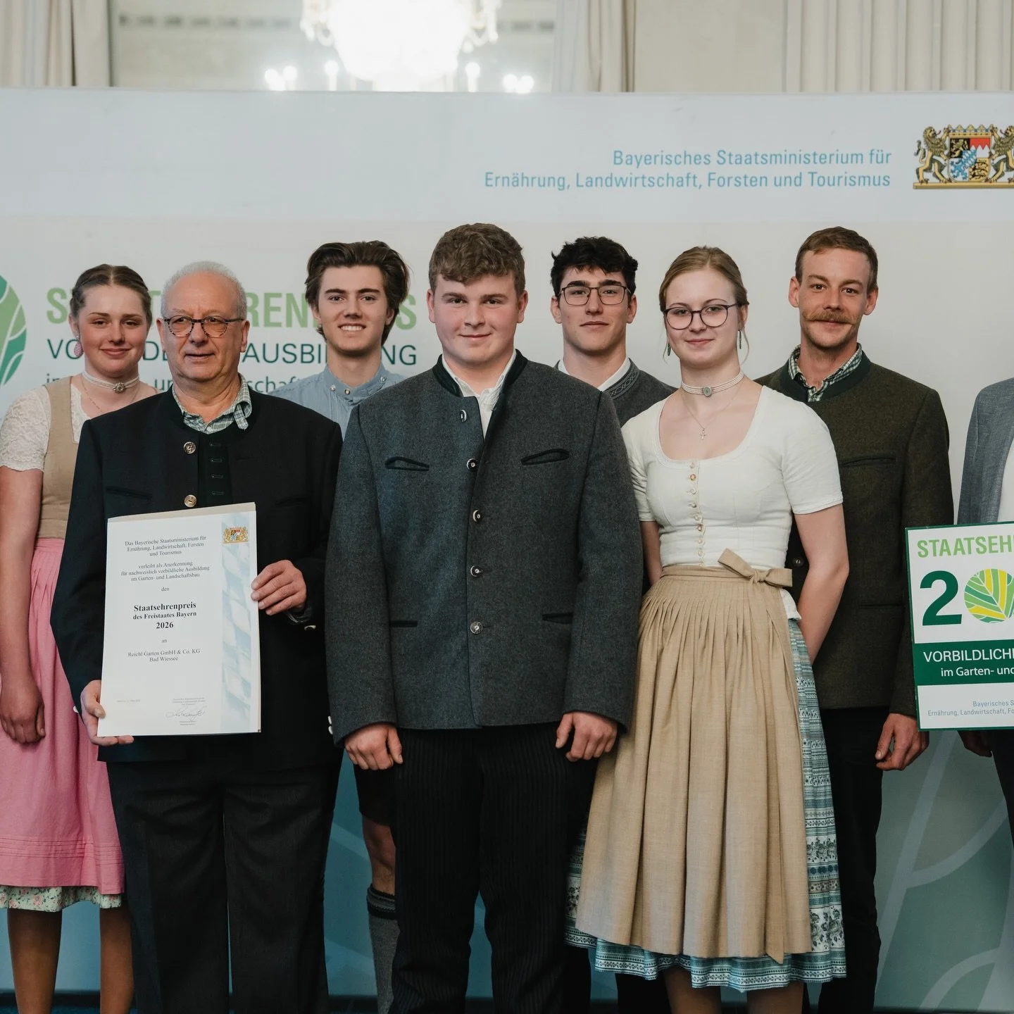 Wir haben mal wieder den Staatsehrenpreis 2026 erhalten!
Wir freuen uns sehr, dass wir auch in diesem Jahr zu den ausgezeichneten Betrieben geh&ouml;ren.

Die Preisverleihung fand &ndash; wie jedes Jahr &ndash; in feierlichem Rahmen statt und wurde v