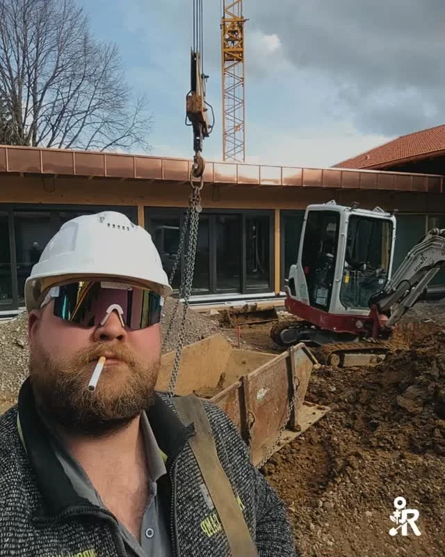 Cash &amp; Feierabend? So l&auml;uft&rsquo;s bei uns! 💸🌿

Das verdienst du (Brutto):
1️⃣. Jahr: 1.140 &euro;
2️⃣. Jahr: 1.270 &euro;
3️⃣. Jahr: 1.390 &euro;
🌴 30 Tage Urlaub!

Deine Zeiten:
☀️ Sommer: 06:45 &ndash; 15:45 Uhr
❄️ Winter: 07:15 &ndas