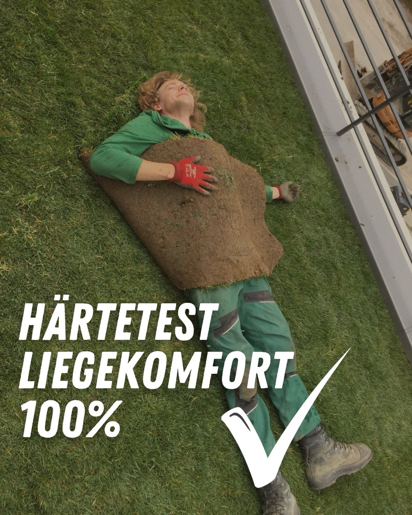 H&auml;rtetest Liegekomfort 100% 📐

Andere versprechen ergonomische B&uuml;rost&uuml;hle &ndash; wir bieten 1a Premium-Rollrasen als Arbeitsplatz! Werde Teil eines Teams, das:

Drau&szlig;en zu Hause ist 🌳

Jedes Projekt mit Leidenschaft (und volle