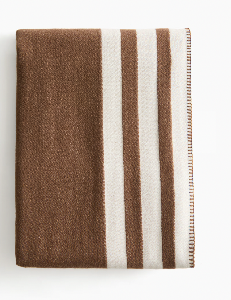  H&M  
Wool Blend Bedspread 
69,99 €