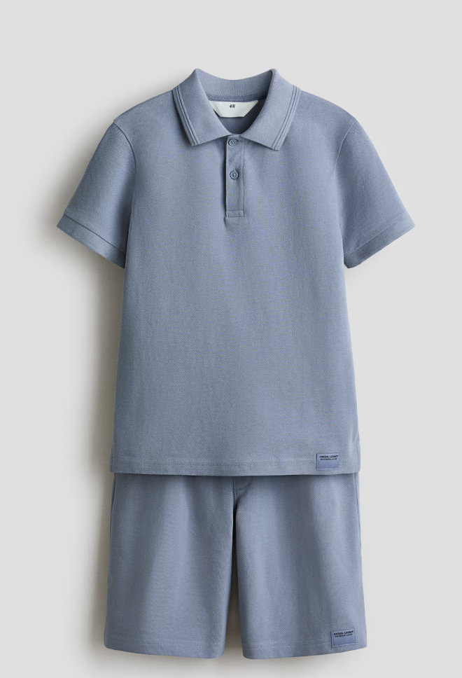  H&M  
Two Piece Suit Made of Pique 
24,99 €