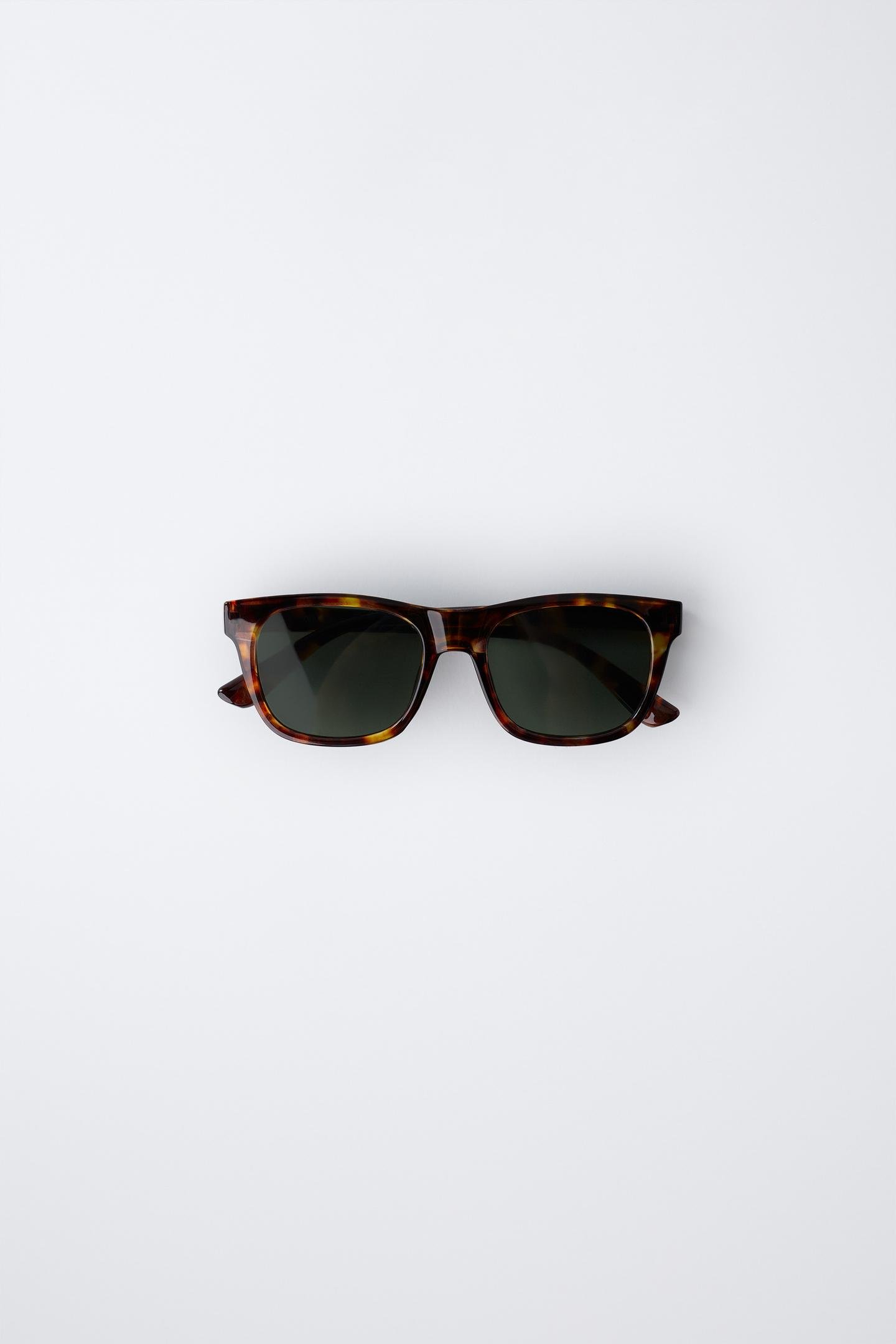  ZARA  
Sunglasses 
10,95 €