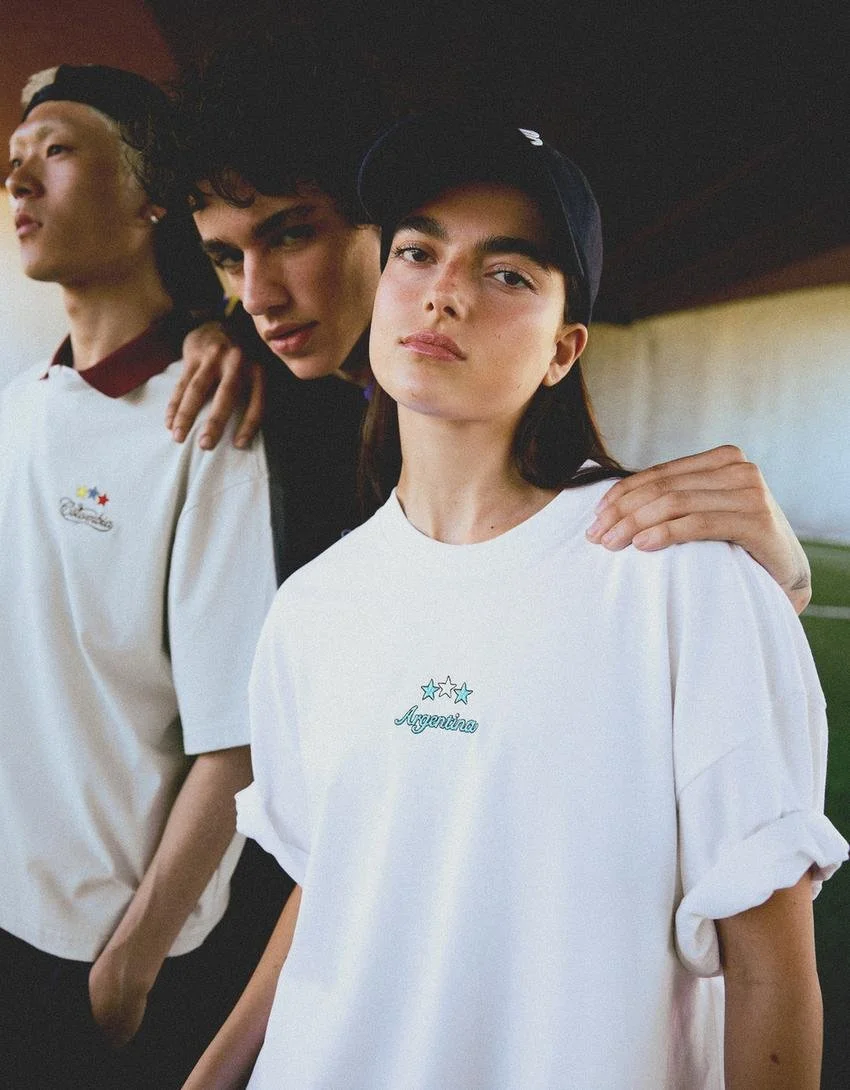 BERSHKA  
Boxy Heavy Shirt 
15,99 €