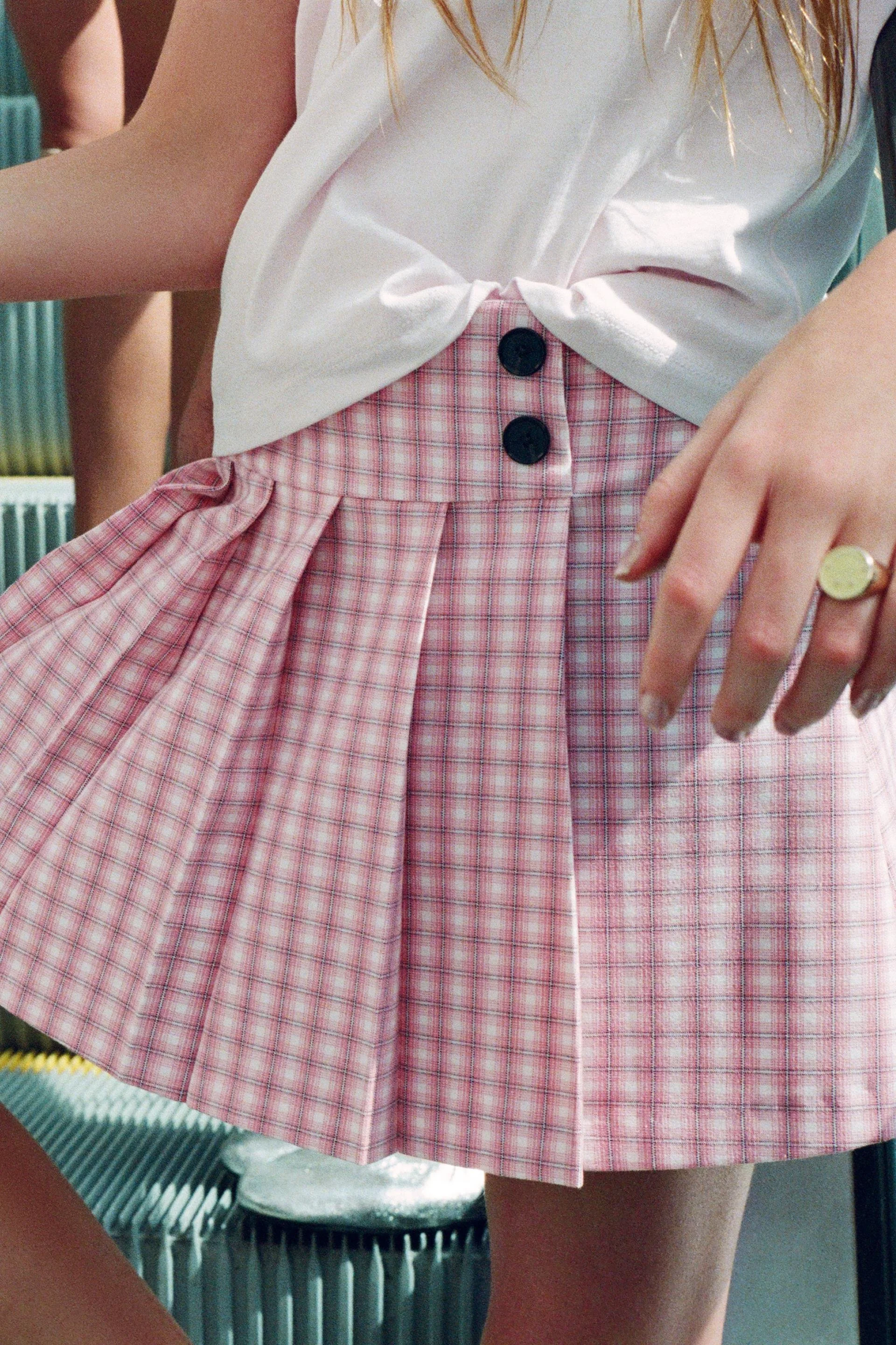  ZARA  
Pleated Check Skirt 
19,95 €
