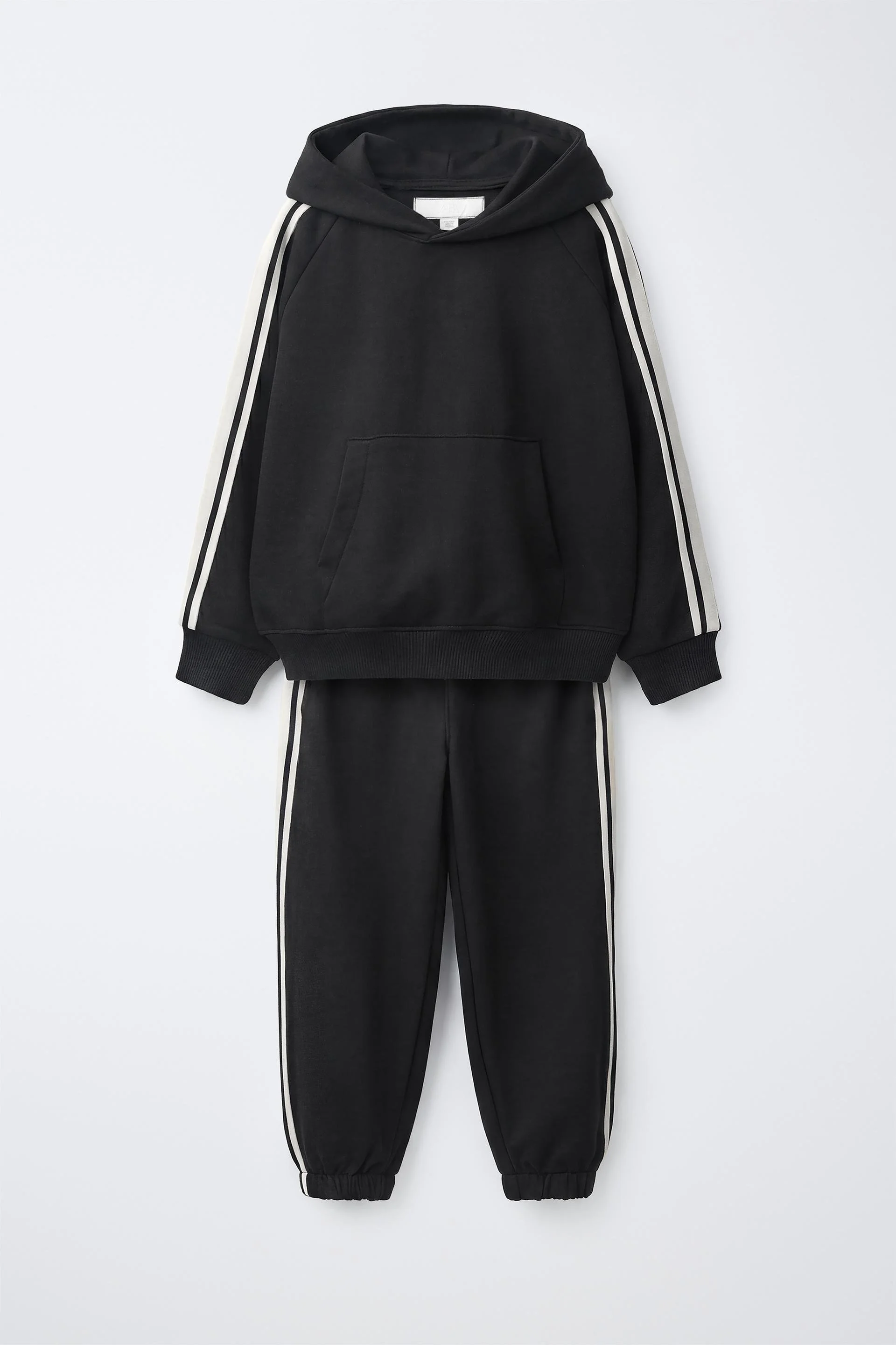  ZARA  
Hooded Sweatshirt And Striped Jogger Set 
25,95 €