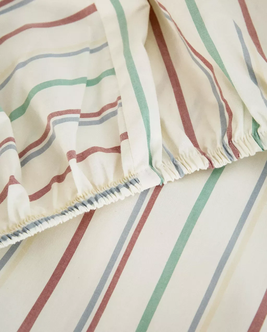  ZARA HOME  
Multicoloured Striped Fitted Sheet 
25,99 €