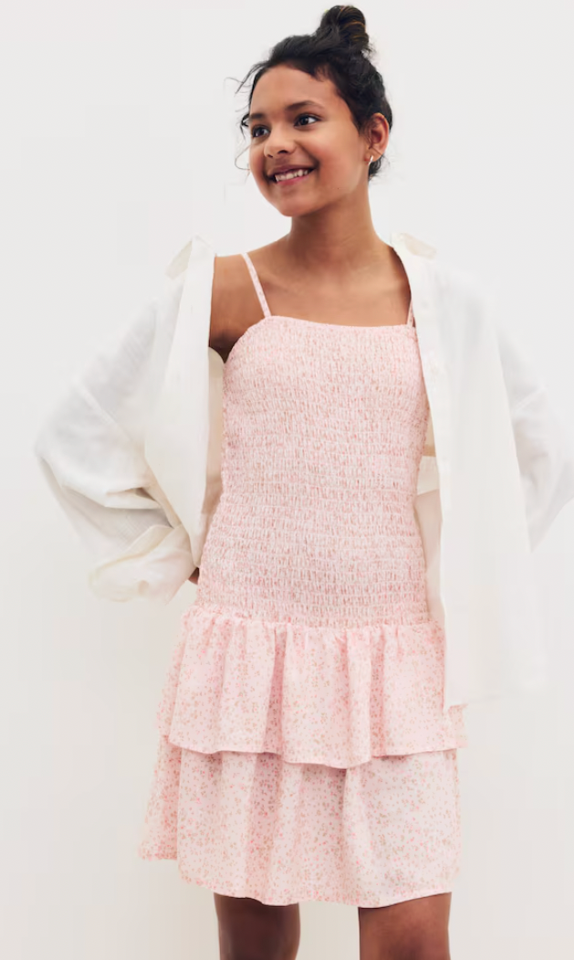  H&M  
Smocked Pinafore Dress 
24,99 €