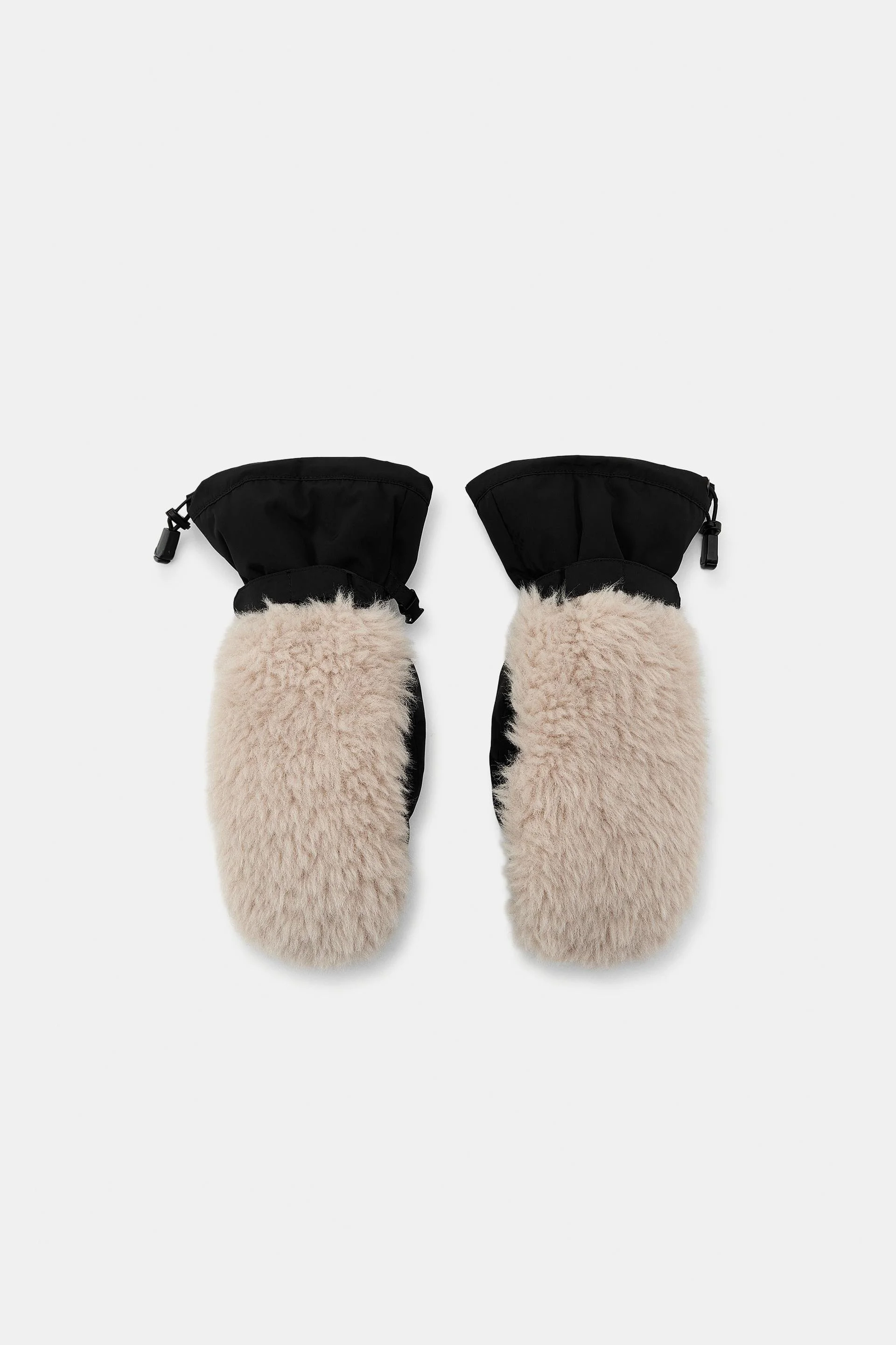  ZARA  
Faux Fur Mittens 
49,95 €