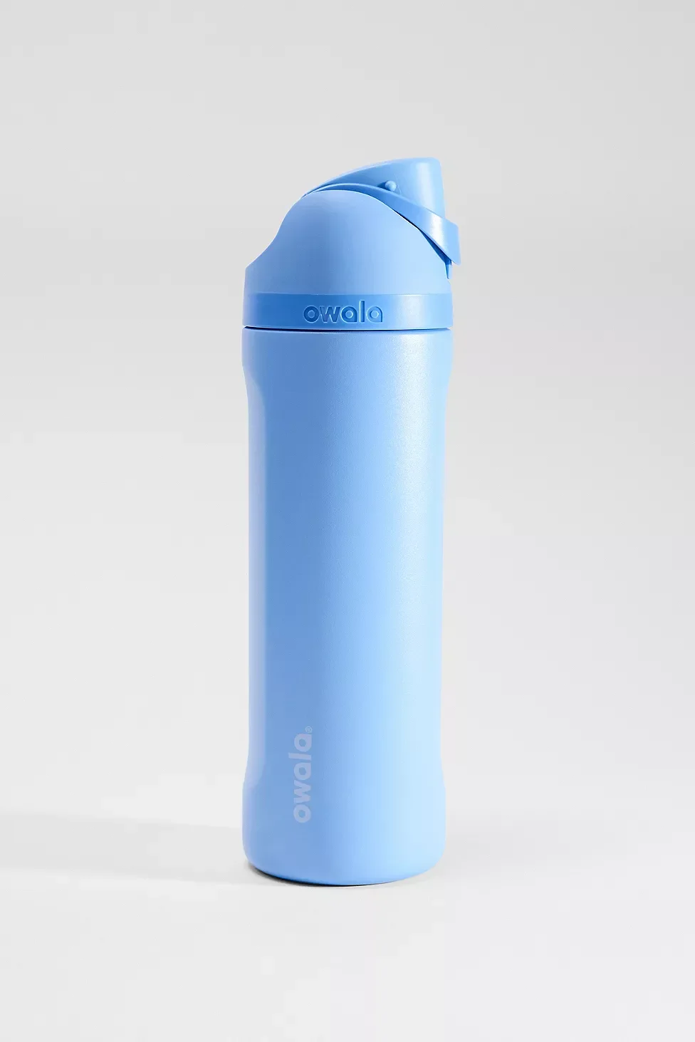  URBAN OUTFITTERS  
Owala FreeSip 
39 €