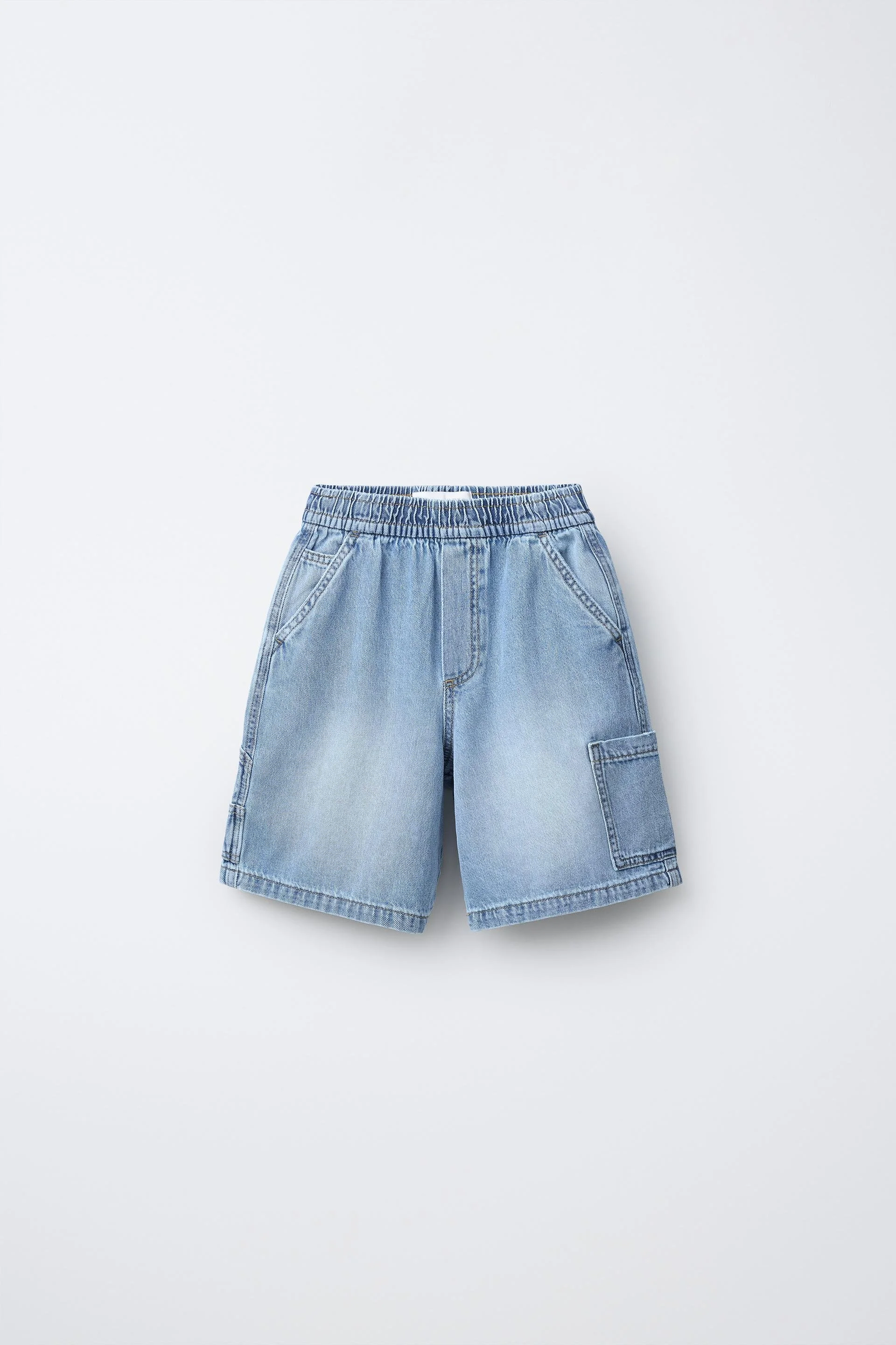  ZARA  
Baggy Carpenter Shorts 
17,95 €