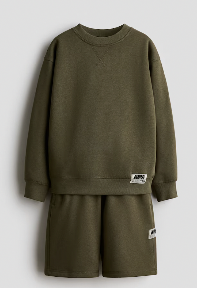  H&M  
2-Piece Sweatshirt Set 
24,99 €