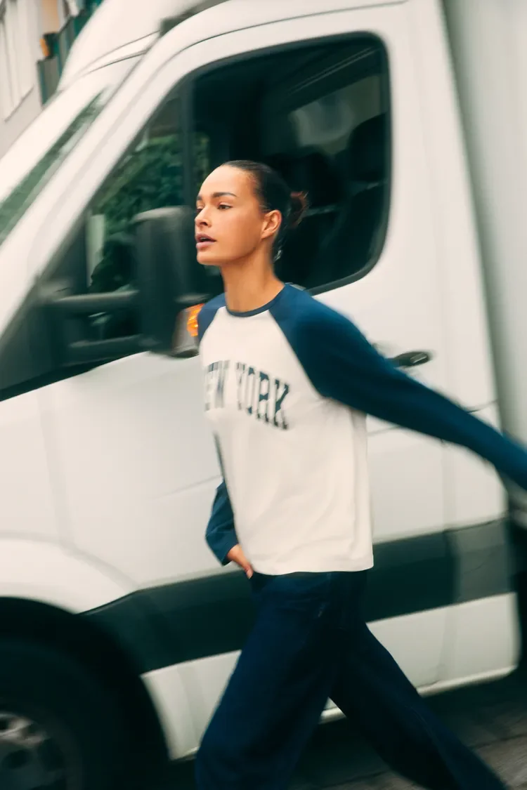  PULL&BEAR  
New York Raglan Sleeve T-Shirt 
$29.90