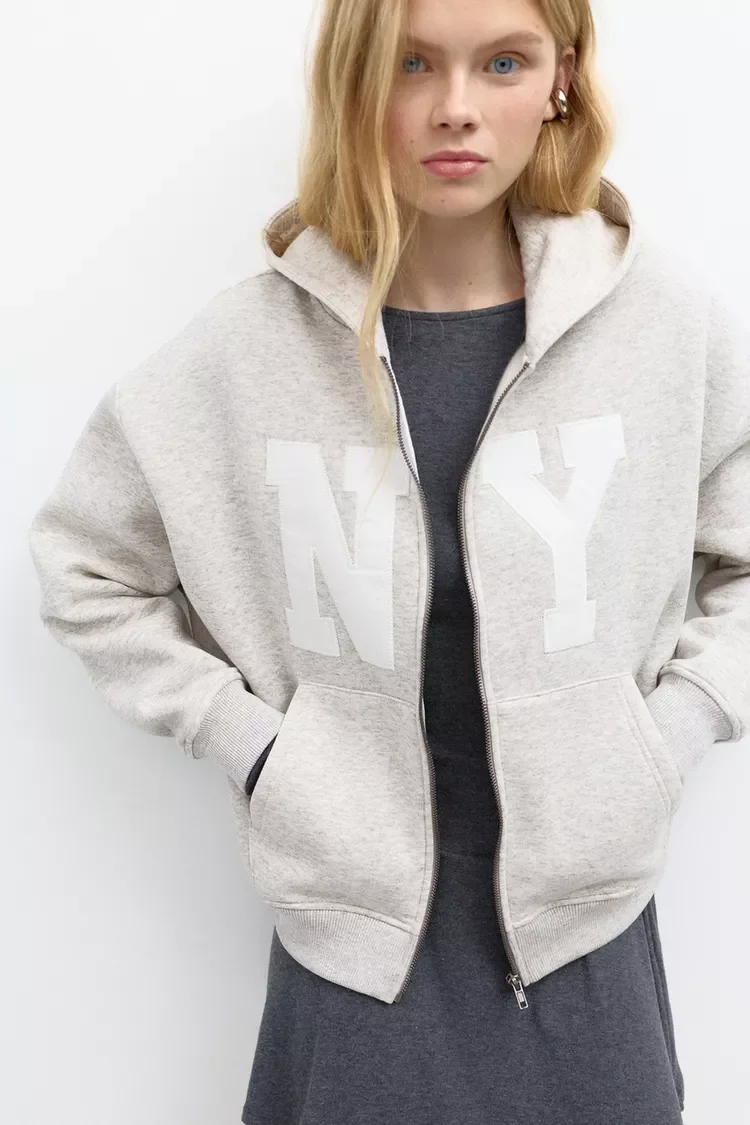  PULL&BEAR  
Zip Up Hoodie 
35,99 €