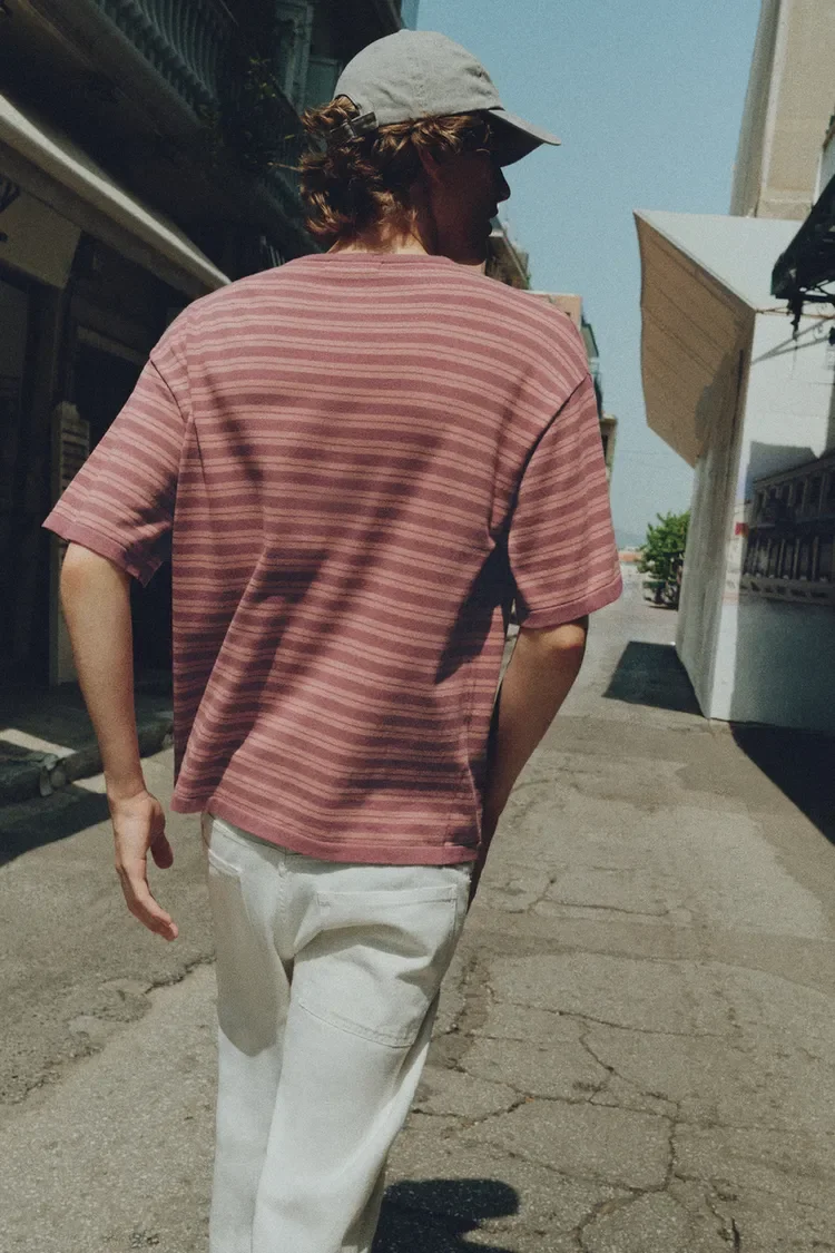  PULL&BEAR  
Striped Knit T-Shirt 
22,99 €
