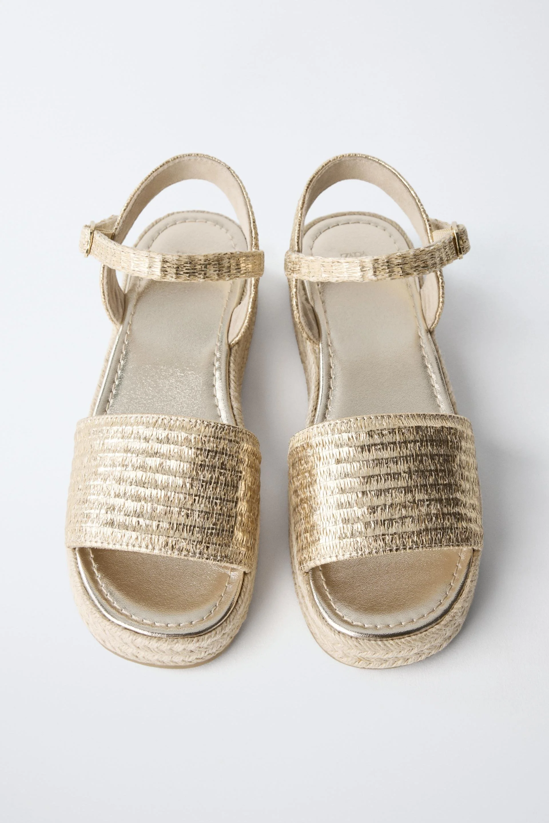  ZARA  
Jute Sandals 
27,95 €