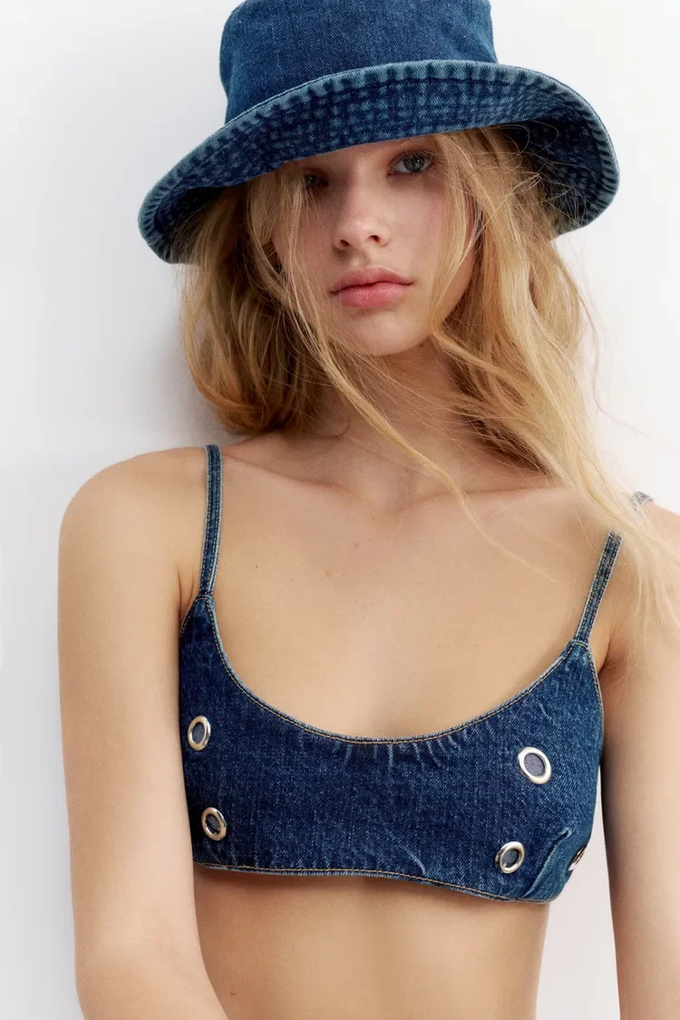  PULL&BEAR  
Embroidered Denim Bucket Hat 
17,99 €