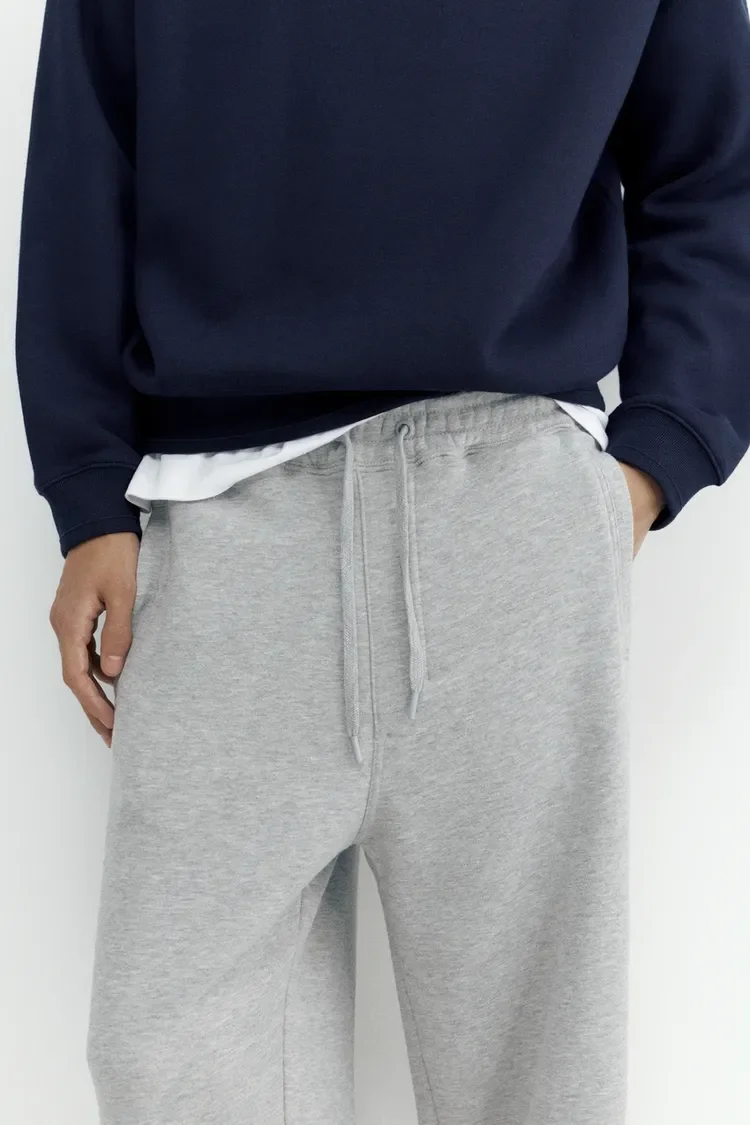  PULL&BEAR  
Basic Baggy Tracksuit Bottoms 
27,99 €