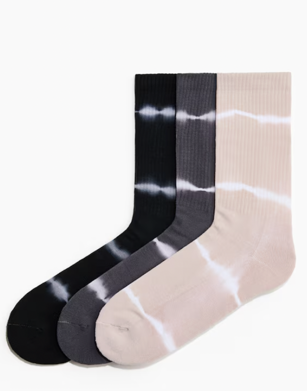  H&M  
3 Pack of Socks with Batik Pattern 
14,99 €