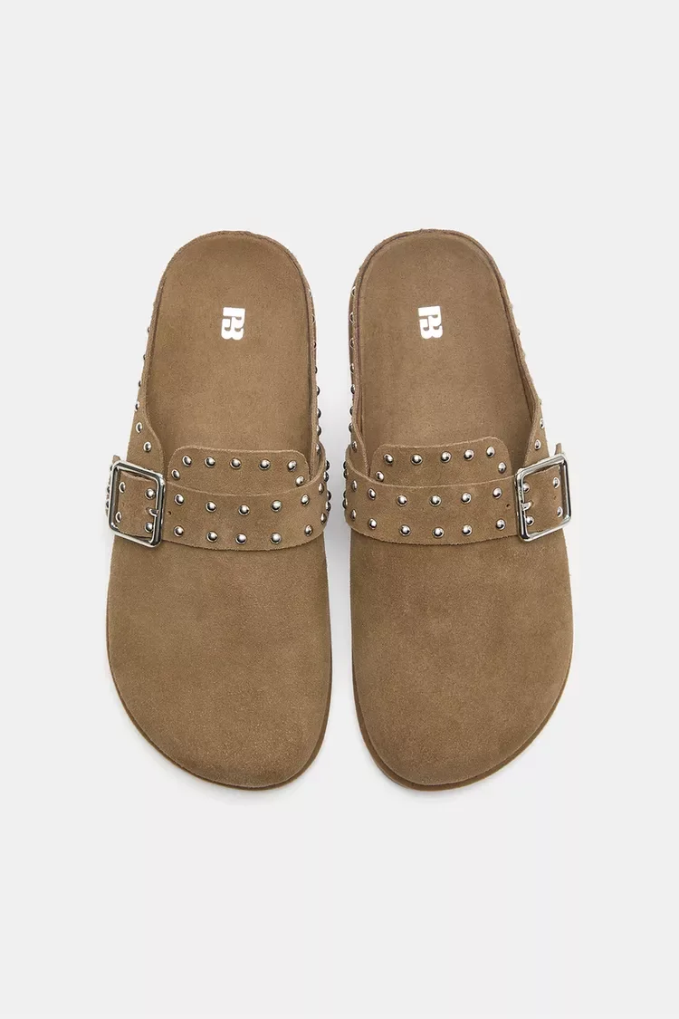  PULL&BEAR  
Leather Studded Clogs 
39,99 €