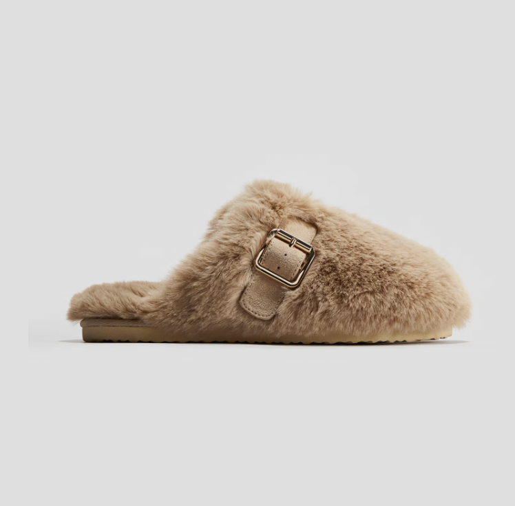  H&M  
Furry Slippers 
Was 24,99 € Now 20 €