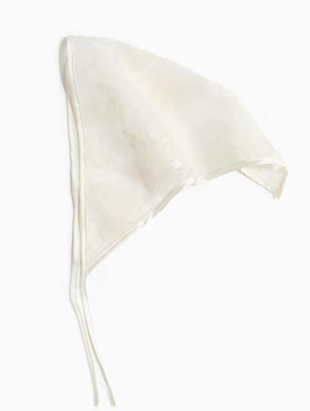  H&M  
Embroidered Headscarf 
19,99 €