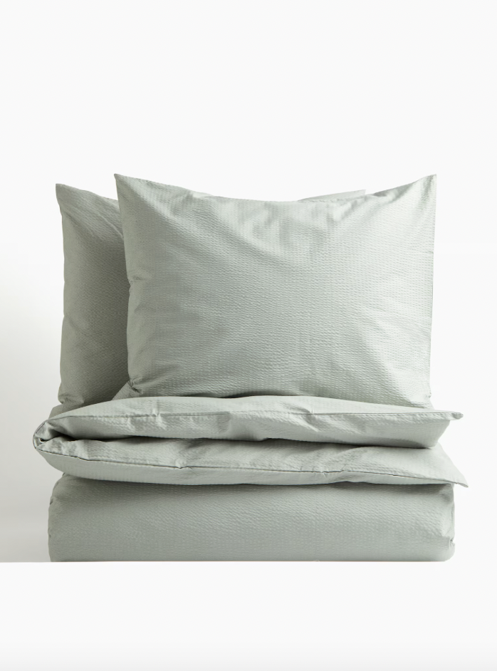  H&M  
Seersucker Bed Linen 
Was 59,99 € Now 48,00 € 