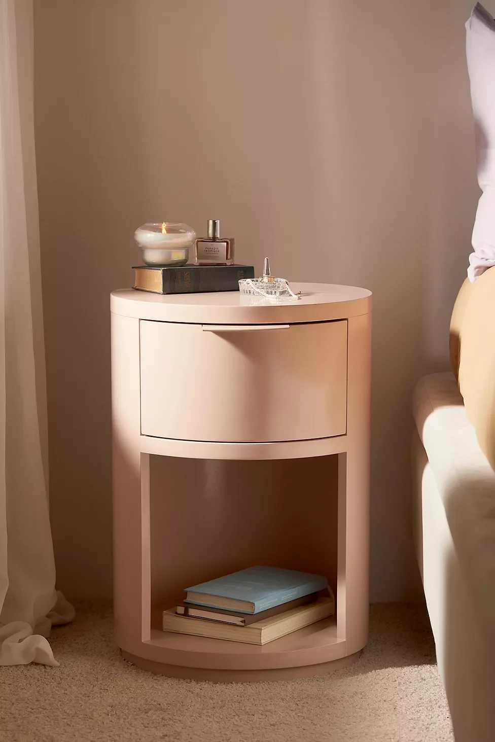  URBAN OUTFITTERS  
Kane Round Nightstand 
Was 345 € Now 239 €
