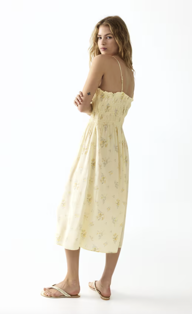  H&M  
Smocked Slip Dress 
Was 17,99 € Now 14,40 €