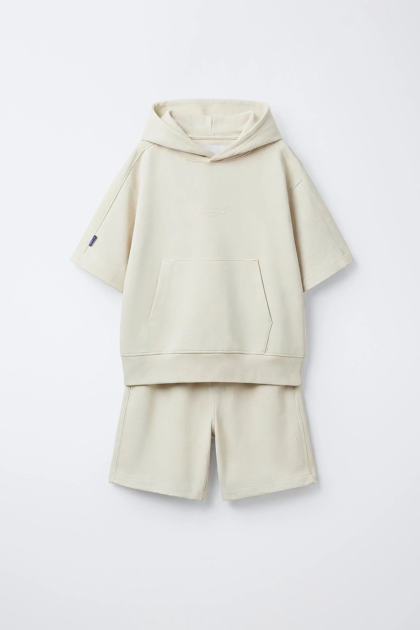  ZARA  
Sweatshirt and Shorts 
22,95 €