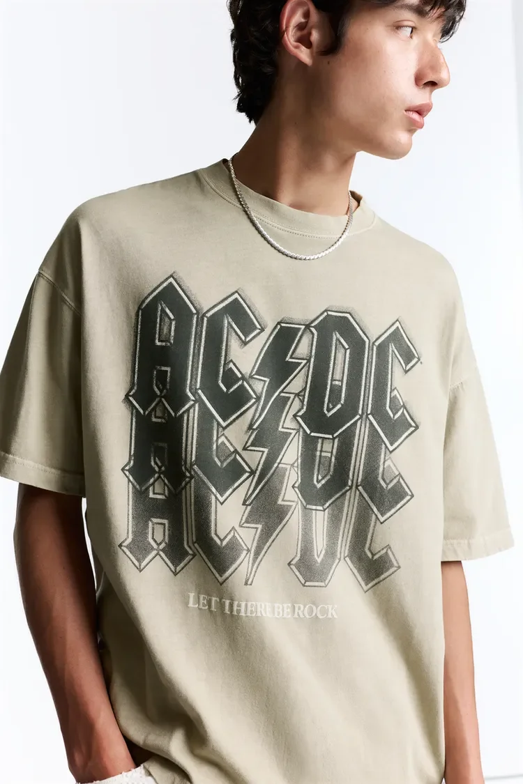  PULL&BEAR  
Relaxed Fit AC/DC T-Shirt 
19,99 €