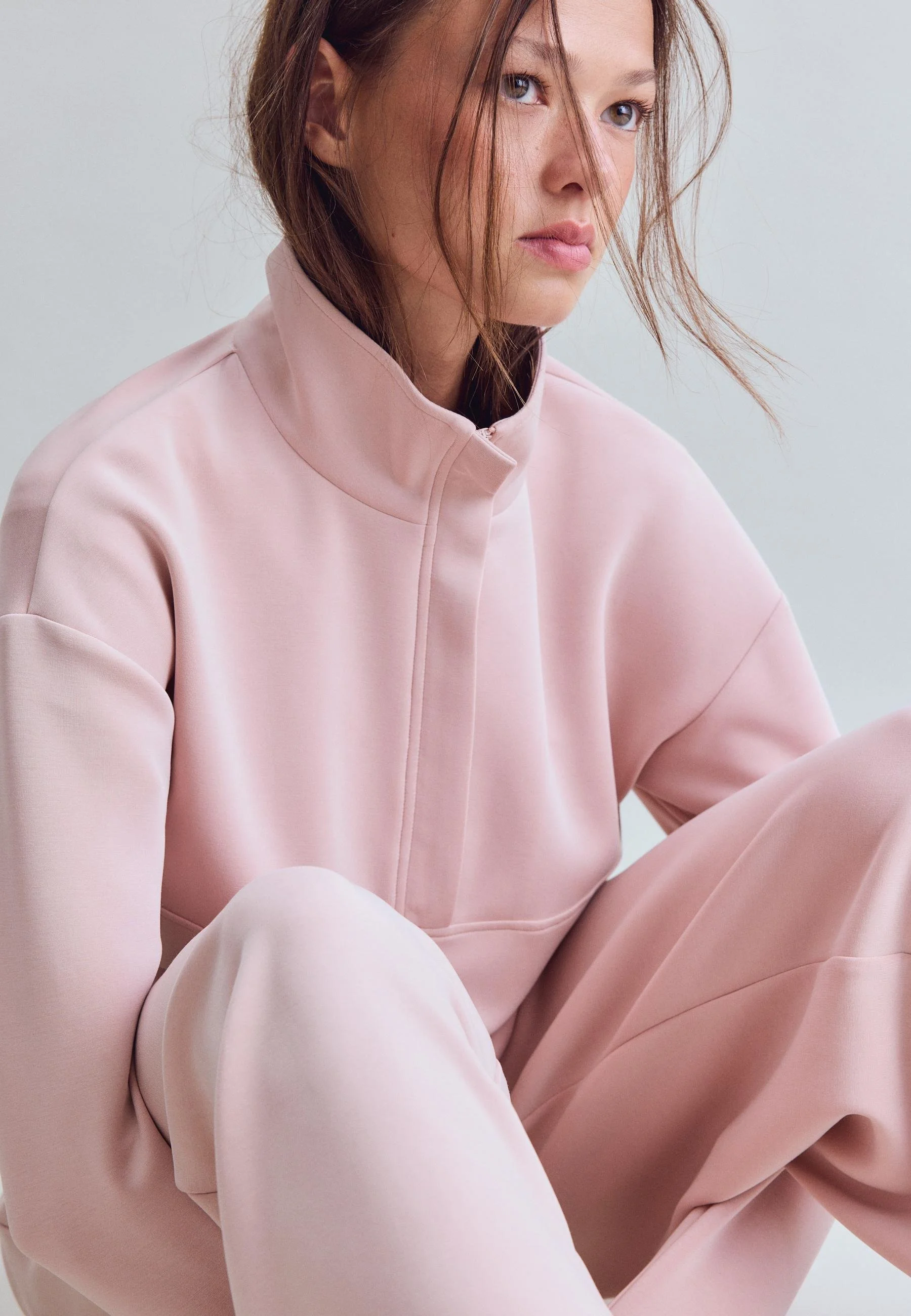 STRADIVARIUS  
Soft Touch Zip-Up Sweatshirt 
25,99 €