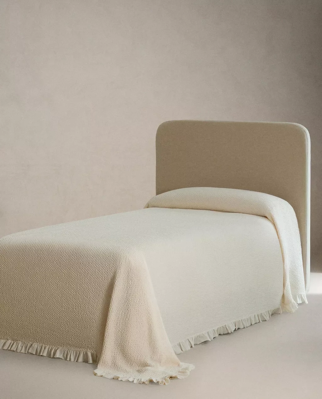  ZARA HOME  
Mini Waffle Bedspread 
59,99 €