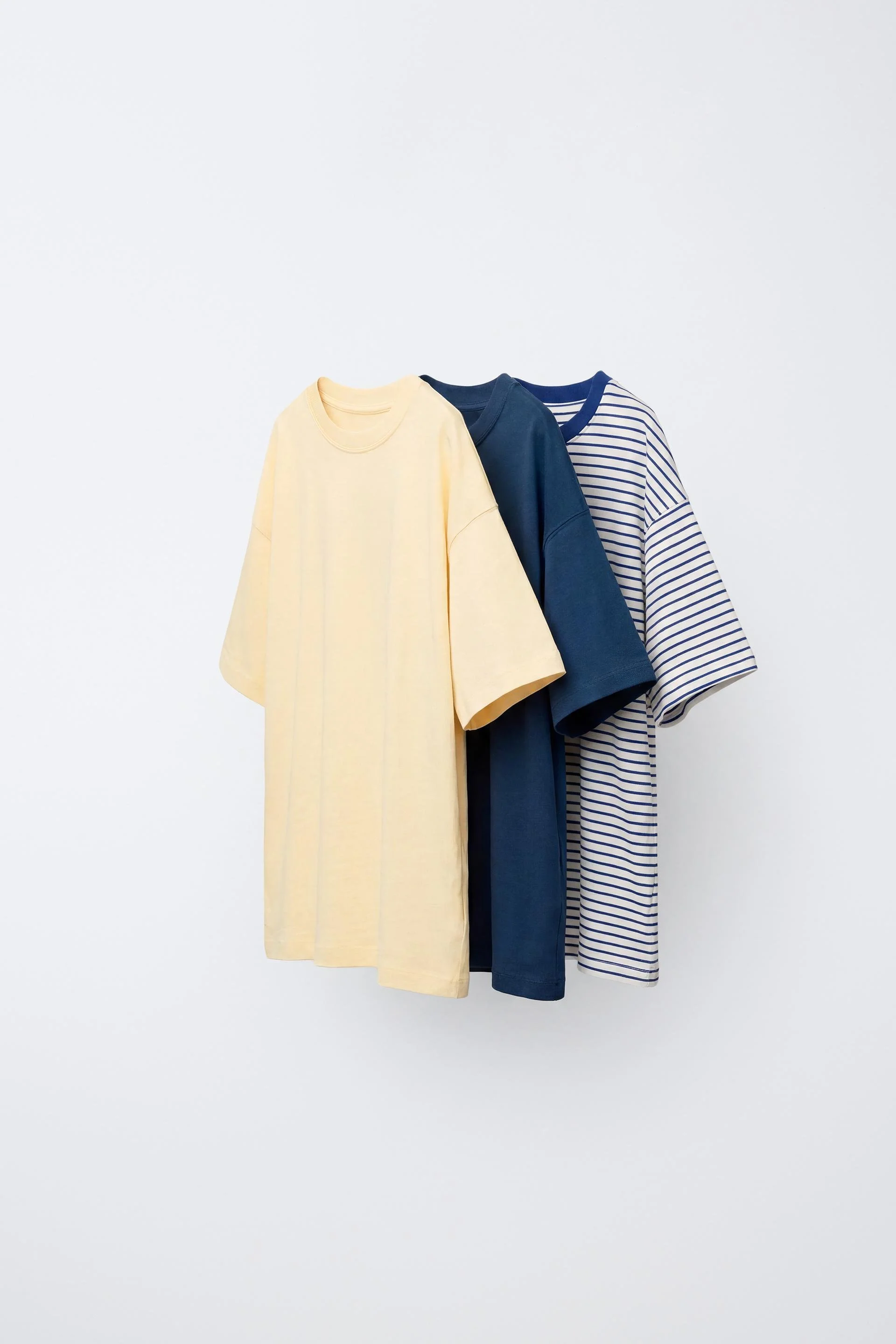 ZARA  
3-Pack Plain and Striped T- Shirts 
14,95 €