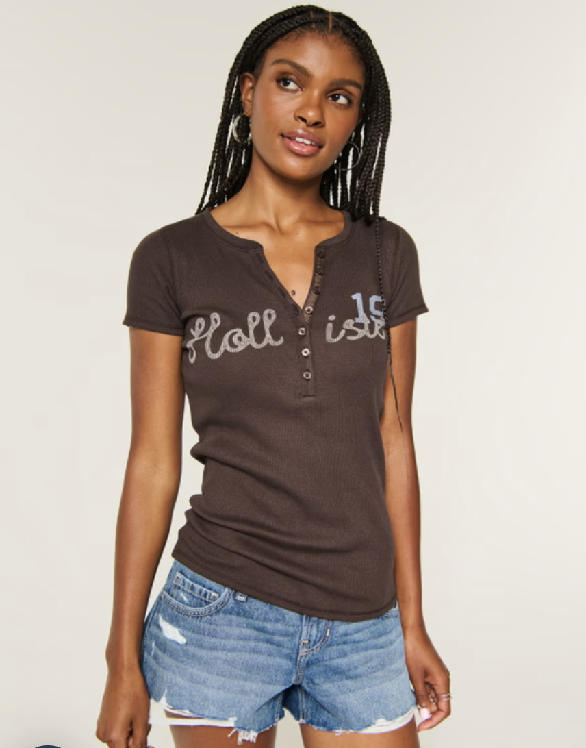  HOLLISTER  
Short Sleeve Logo Graphic Henely 
25,95 €