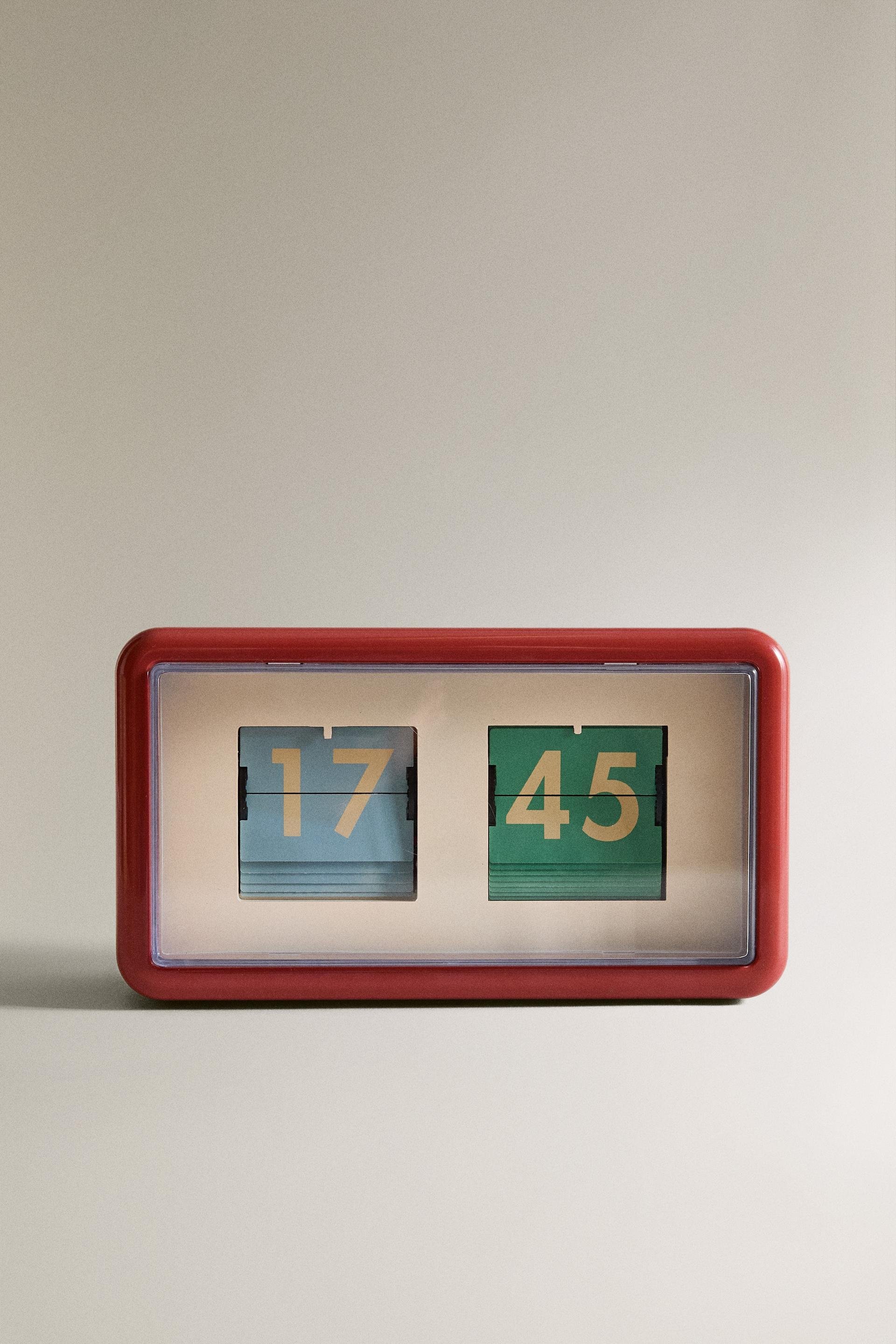  ZARA HOME  
Flip Clock 
25,99 €