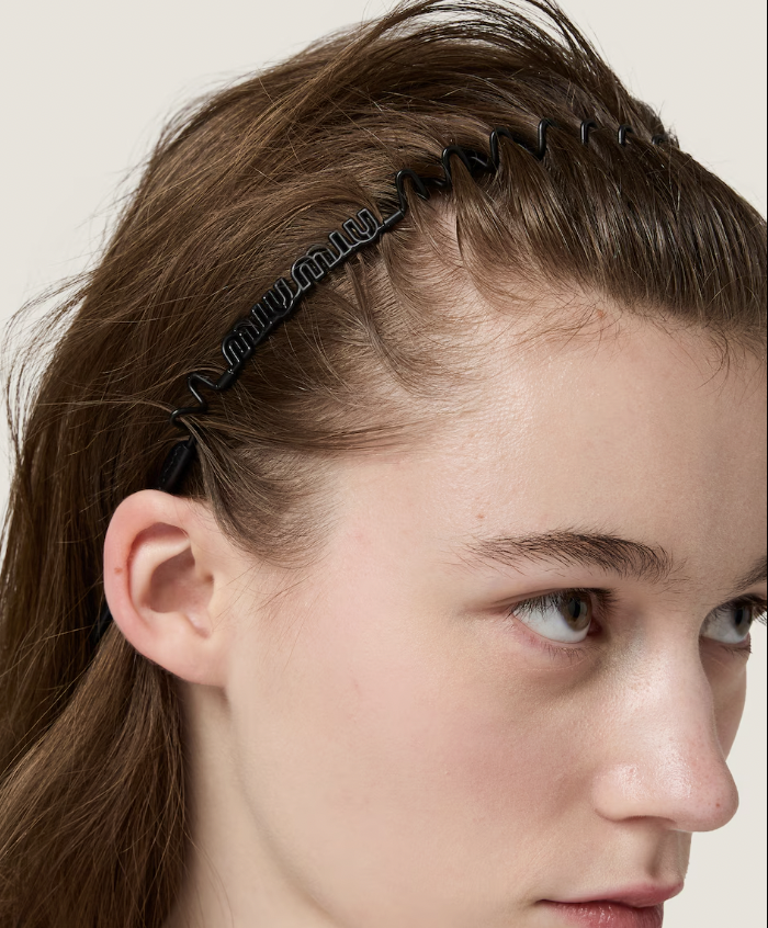  MIU MIU  
Metal and Leather Headband 
390 €