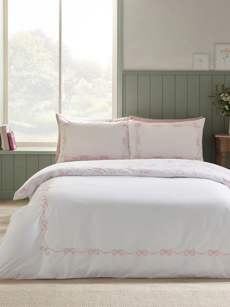  NEXT  
Bow Embroidery Duvet Set 
35 €