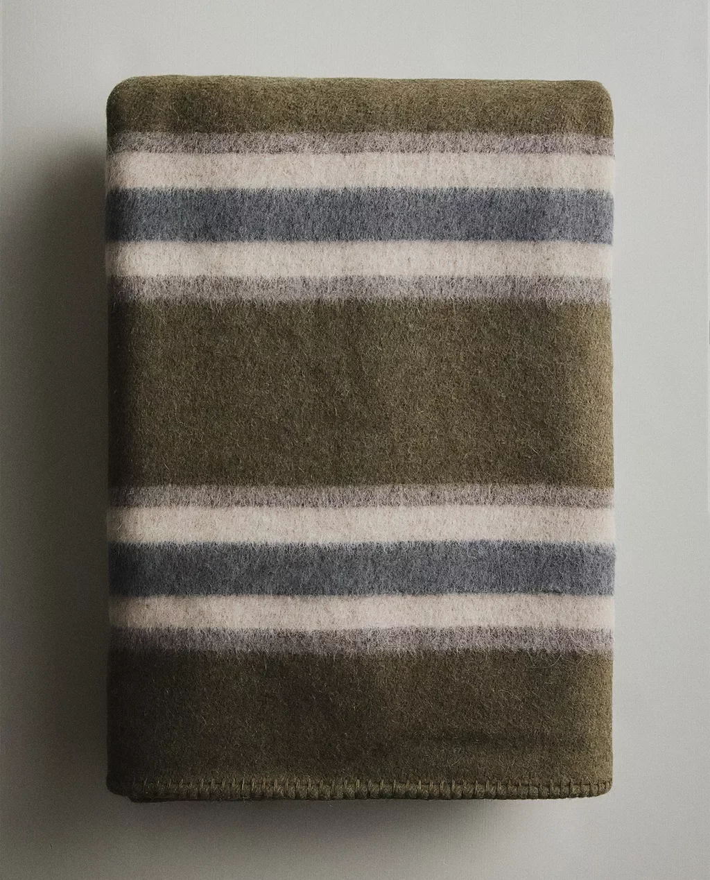  ZARA HOME  
Striped Wool Blanket 
159 €