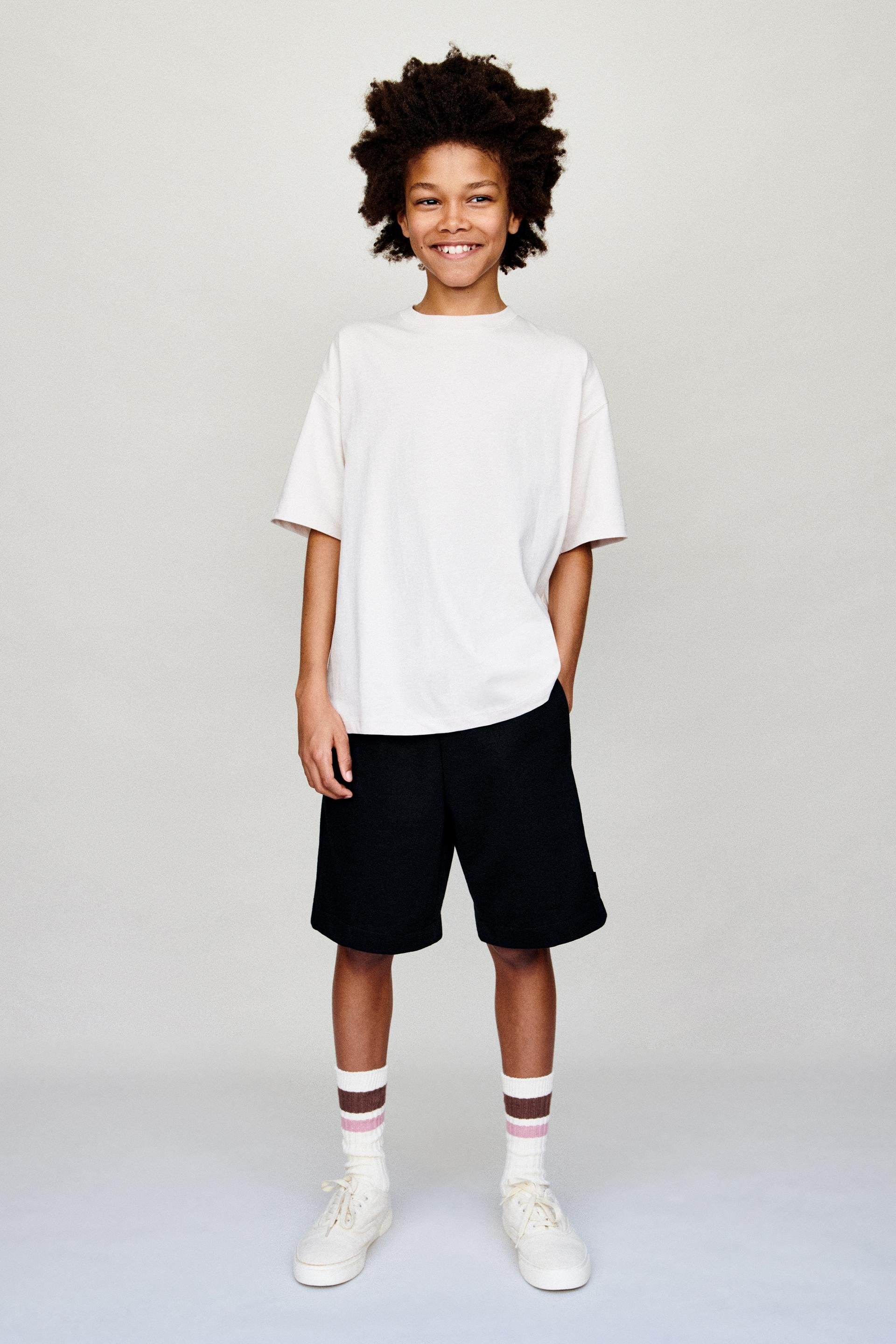  ZARA  
Plain Bermuda Shorts 
8,95 €
