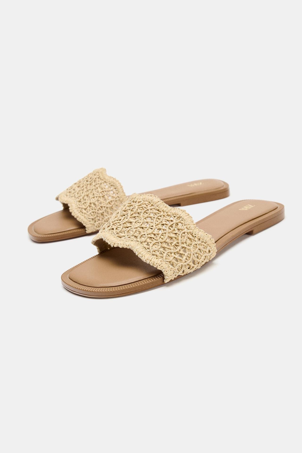  ZARA  
Cut Out Slide Sandal 
22,95 €