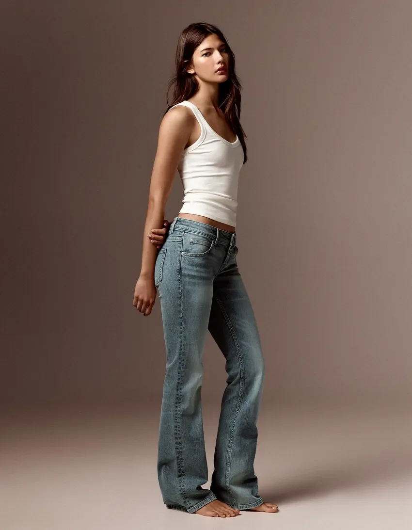  BERSHKA  
Lowrise Slim Bootcut Jeans 
$59.90 €
