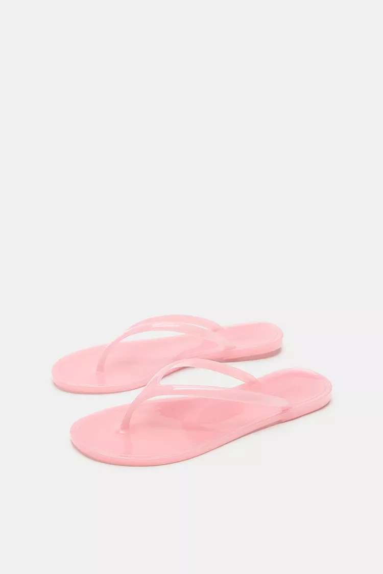  PULL&BEAR  
Jelly Sandals 
17,99 €