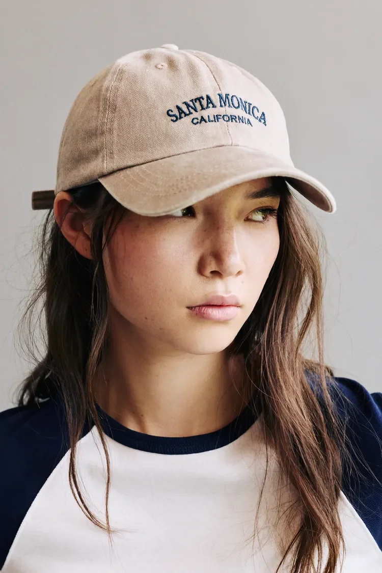  PULL&BEAR  
Santa Monica Graphic Cap 
12,99 €