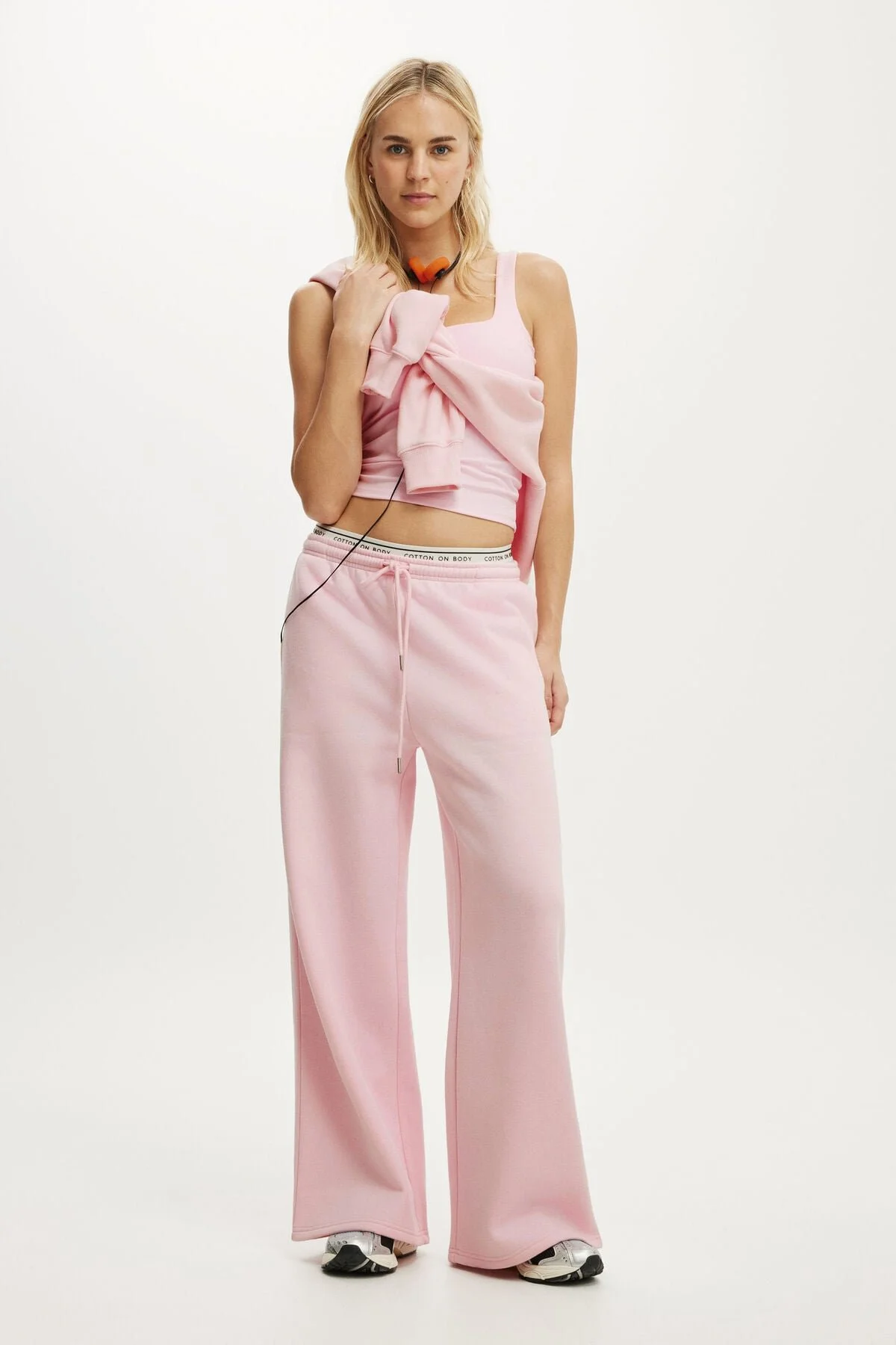 COTTON ON  
Tie Waist Wide Leg Sweatpant 
$49.99 €