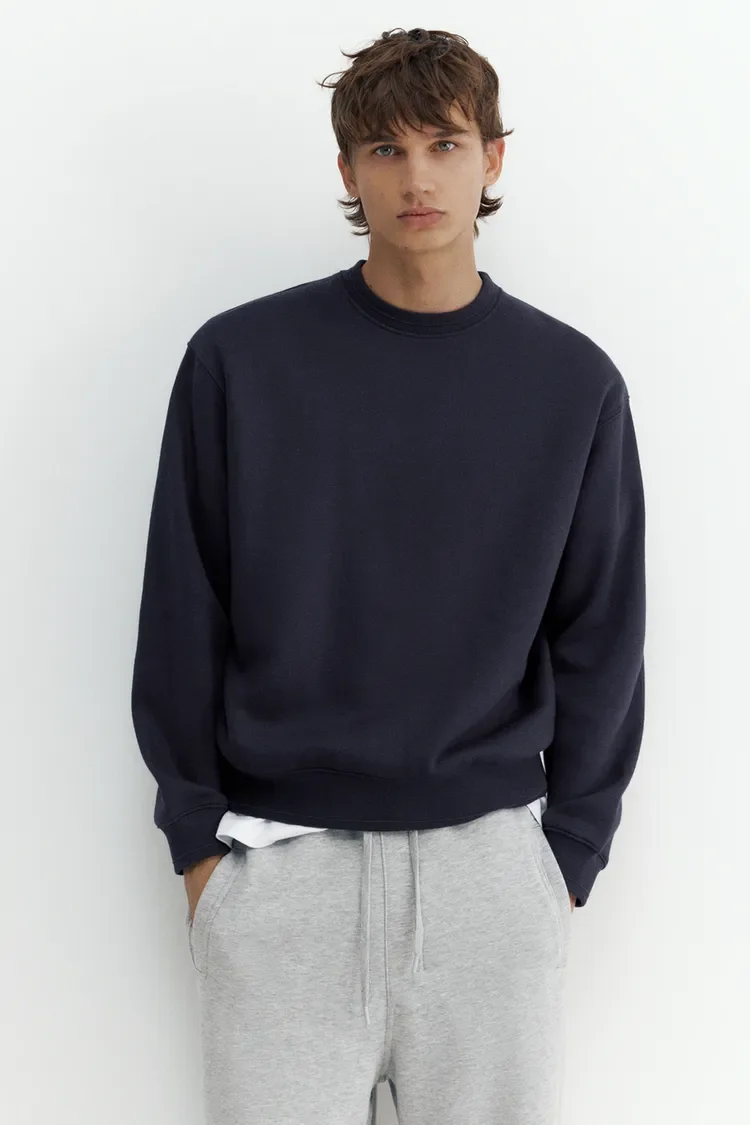  PULL&BEAR  
Relaxed Fit Round Neck Sweatshirt 
22,99 €