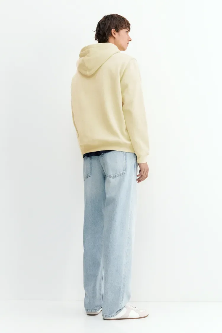  PULL&BEAR  
Basic Hoodie 
25,99 €