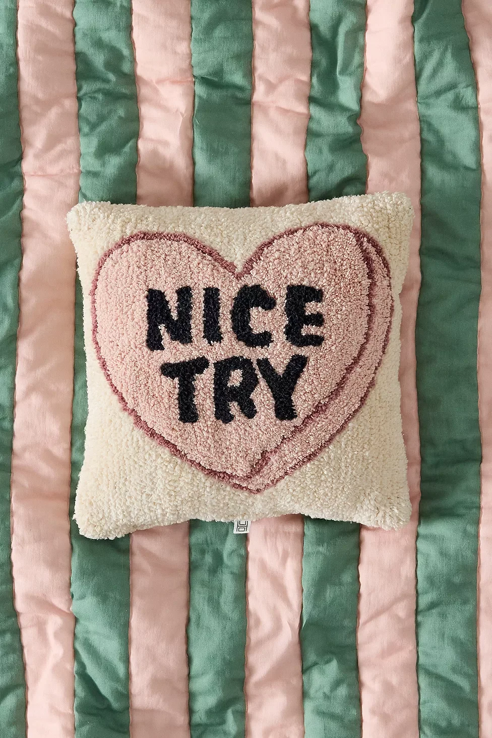  URBAN OUTFITTERS  
Mini Cushion 
25 €